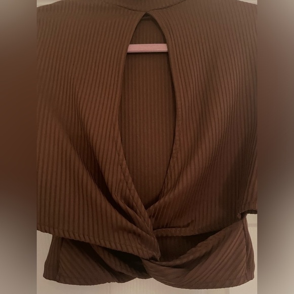 Keyhole back brown tee - Picture 3 of 6